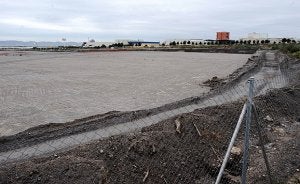 Parcela del polígono industrial de Saprelorca en la que se va a construir la fábrica turca de Noksel. ::                             PACO ALONSO / AGM