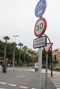 Tráfico critica por «poco seguras» las nuevas ciclocalles del Ayuntamiento