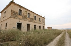 La única estación que se construyó en la línea de Cartagena-Totana, en el límite entre Alhama y Mazarrón. Nunca entró en servicio. ::                             JUAN LEAL