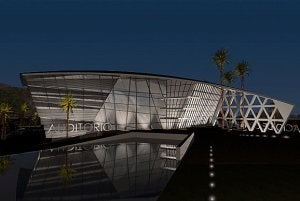 Recreación nocturna del futuro auditorio que se construirá en el recinto ferial del Huerto de la Rueda. ::                             PACO ALONSO / AGM