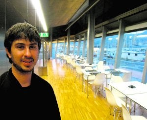 El cocinero Pablo Martínez, en el comedor del restaurante ARQUA. ::
J. M. G.