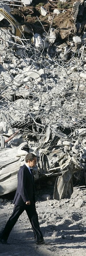 Zapatero visita las ruinas de la T-4 tras el atentado. ::
JAIME GARCÍA