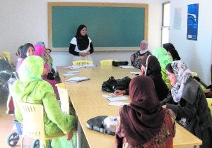 Un grupo de mujeres marroquíes durante una clase de español en Fuente Álamo. ::                             L. GUARDIOLA