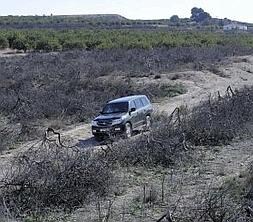 Los técnicos de Paramount recorrieron ayer la zona en un todoterreno. ::                             G. CARRIÓN /AGM