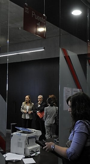 Antonio Dorado Picón, vocal del CGPJ, visitando la pasada semana la Oficina Judicial para comprobar su implantación. ::
GUILLERMO