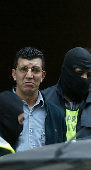 El argelino Moussa Laouar, cuando fue detenido en Murcia por colaborar con Al Qaida. ::                             JUAN LEAL