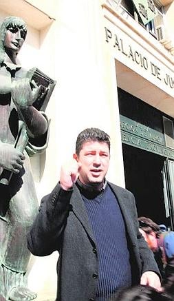 Marqués, en marzo de 2009, tras su detención y posterior puesta en libertad con cargos. ::                             ISRAEL SÁNCHEZ