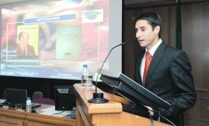 Juanma Molina, durante la lectura de su tesis en la UCAM. ::                            Foto: N.García