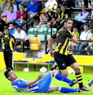 Una jugada del Portugalete-Águilas jugado ayer. ::
EL CORREO