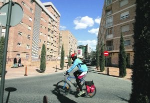 Calle de Hidalgo de Cisneros, en su desembocadura con Doctor Calandre ::
J.M. RODRÍGUEZ / AGM