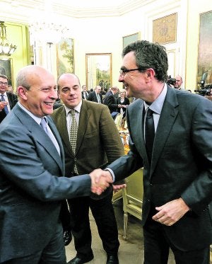 Ballesta reclama un sistema nacional y unificado para pedir plaza en Medicina