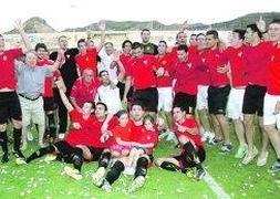 Los jugadores del Cieza celebran la clasificación. ::   Rafa francés / AGM