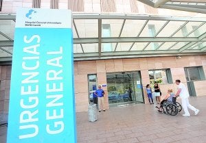 Entrada a Urgencias del Santa Lucía. ::                             A. GIL / AGM