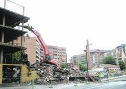 Derribo de la plaza de abastos y de edificaciones anexas. :: S. M. L. / AGM