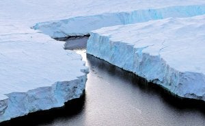 Un iceberg se rompe en la costa antártica australiana. ::
TORSTEN BLACKWOOD / AP