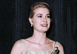 La actriz de Filadelfia con el Oscar que obtuvo por su papel en 'La angustia de vivir'. ::                             R. C.