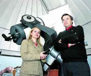 Sensi Pastor, en el Observatorio de La Murta, con Juan Antonio de los Reyes.