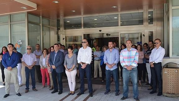 Miembros de la corporación muncipal homenajean a la presidenta de la Diputación de León