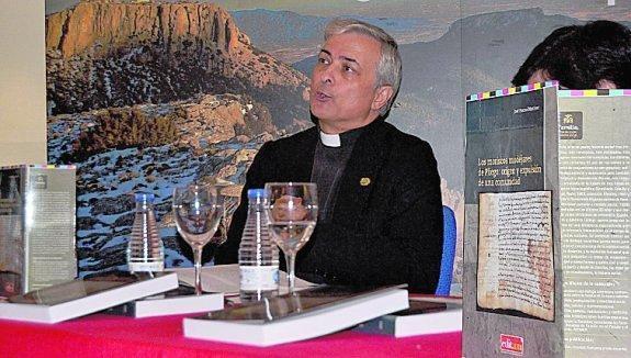 José Pascual Martínez, durante la presentación de su obra. 