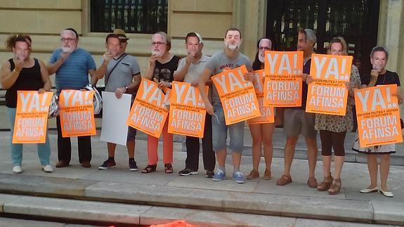 Concentración de los afectados murcianos frente a la sede del Banco de España. 