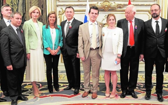 La ministra Ana Mato, el ministro García-Margallo y el viceministro ruso Kaganov. :: j. j. guillén / efe