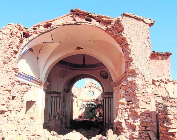 Ruinas de la ermita de San José del Lentiscar, que todavía conserva en pie la cúpula. 