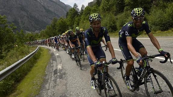 Rojas, junto a Valverde, en una etapa del Tour. 