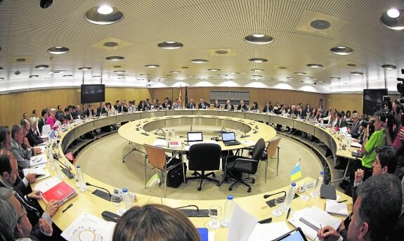 Vista general del Consejo de Política Fiscal y Financiera celebrado ayer en Madrid.