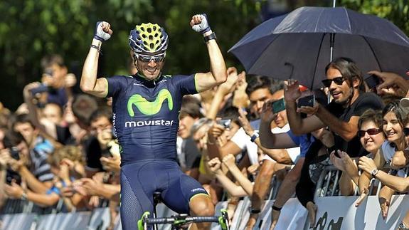 Valverde celebra su triunfo, este sábado, en San Sebastián.