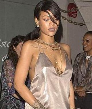 Rihanna a la en camisón y sin La Verdad
