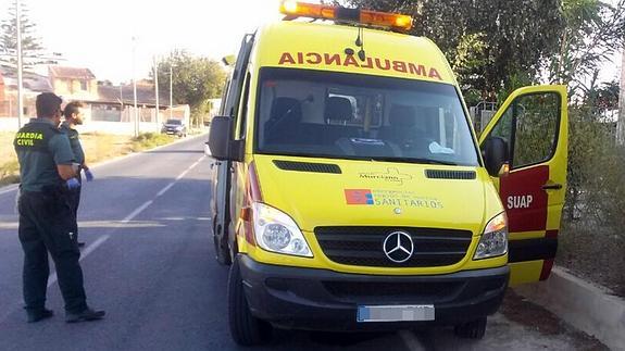 Los servicios sanitarios tuvieron que atender al hombre y lo trasladaron al hospital. 