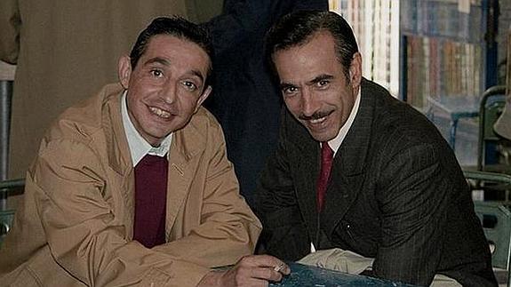 Roberto Cairo e Imanol Arias en una escena del rodaje de 'Cuéntame como pasó'