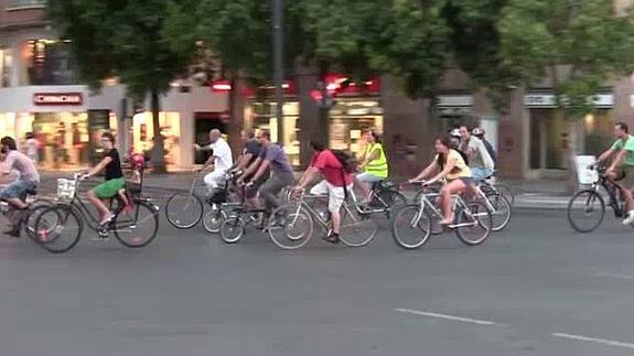 Decenas de personas piden en Murcia más espacio para las bicicletas