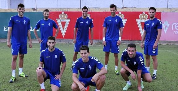 De pie, de izquiera a derecha, Oliva, Sobregrau, David Prieto, Iván Crespo y Marqués; agachados, Víctor Ruiz, Armando y Garmendia.