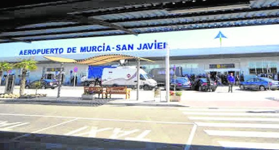 Imagen de archivo del aeropuerto de San Javier, que se cerrará al tráfico civil.