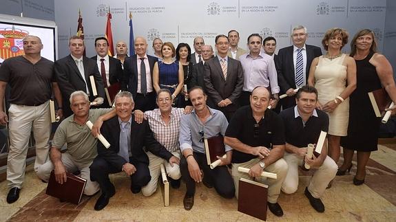 Los funcionarios de instituciones penitenciarias distinguidos. 