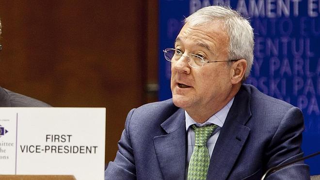 Valcárcel no declara ante el Parlamento Europeo los ingresos que recibe del PP