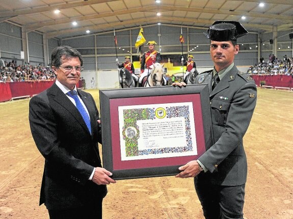Homenaje de Fericab a la Guardia Civil y al jinete lorquino más veterano