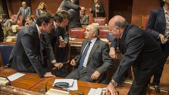 Alberto Garre, rodeado por José Gabriel Ruiz, Juan Carlos Ruiz y José Iborra.