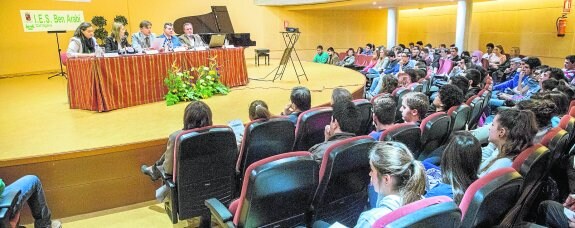 Presentación del Aula Miguel Hernández, en el salón de actos del Conservatorio. :: j. m. rodríguez / agm
