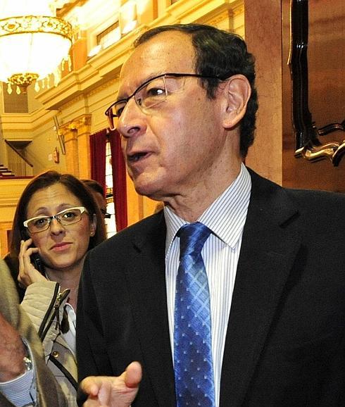 Cámara, ayer, llegando al Pleno del Ayuntamiento. 