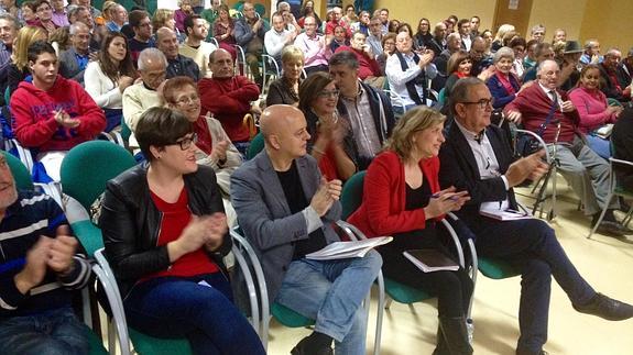 En la primera fila, Presen López, Odón Elozar, Esther Clavero y González Tovar.