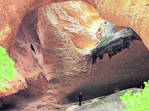 La monumental Cueva de la Horadada, en el corazón pétreo del Monte Arabí.