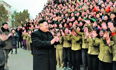 Kim Jong-un, aclamado. 