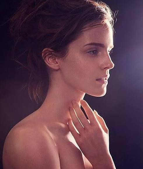 Emma Watson y su primer top less | La Verdad