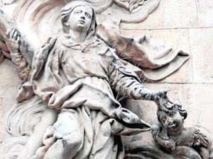 Imagen de Santa Eulalia, en la fachada de la iglesia murciana del mismo nombre.