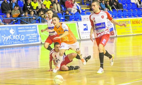 Dani Gómez, en el último partido en casa. :: j. m. rodríguez / agm
