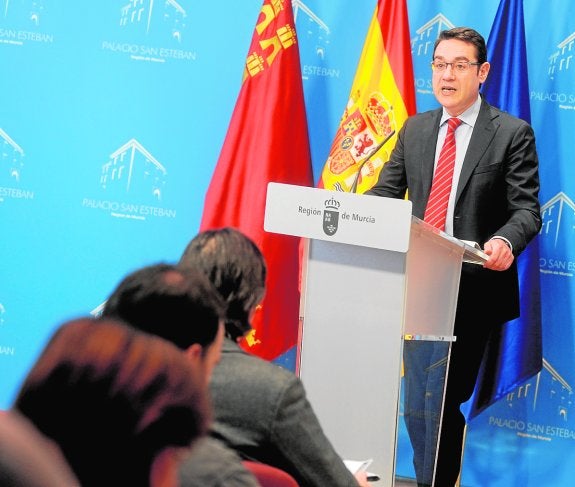 José Gabriel Ruiz, durante la rueda de prensa del Consejo de Gobierno de ayer. 