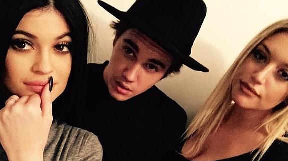 Justin Bieber está desesperado e intenta sustituir a Selena Gómez con modelos