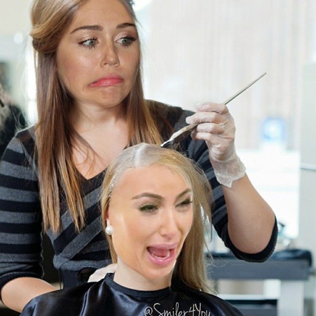 Miley Cyrus 'tiñe' el pelo de Kin Kardashian